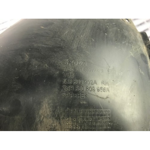 Подкрылок передний правый Skoda Fabia 2 2007-2014 5J0809962A